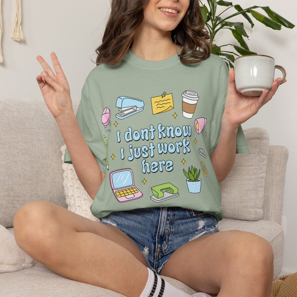 Graphic T-Shirt - I Don't Know I Just Work Here