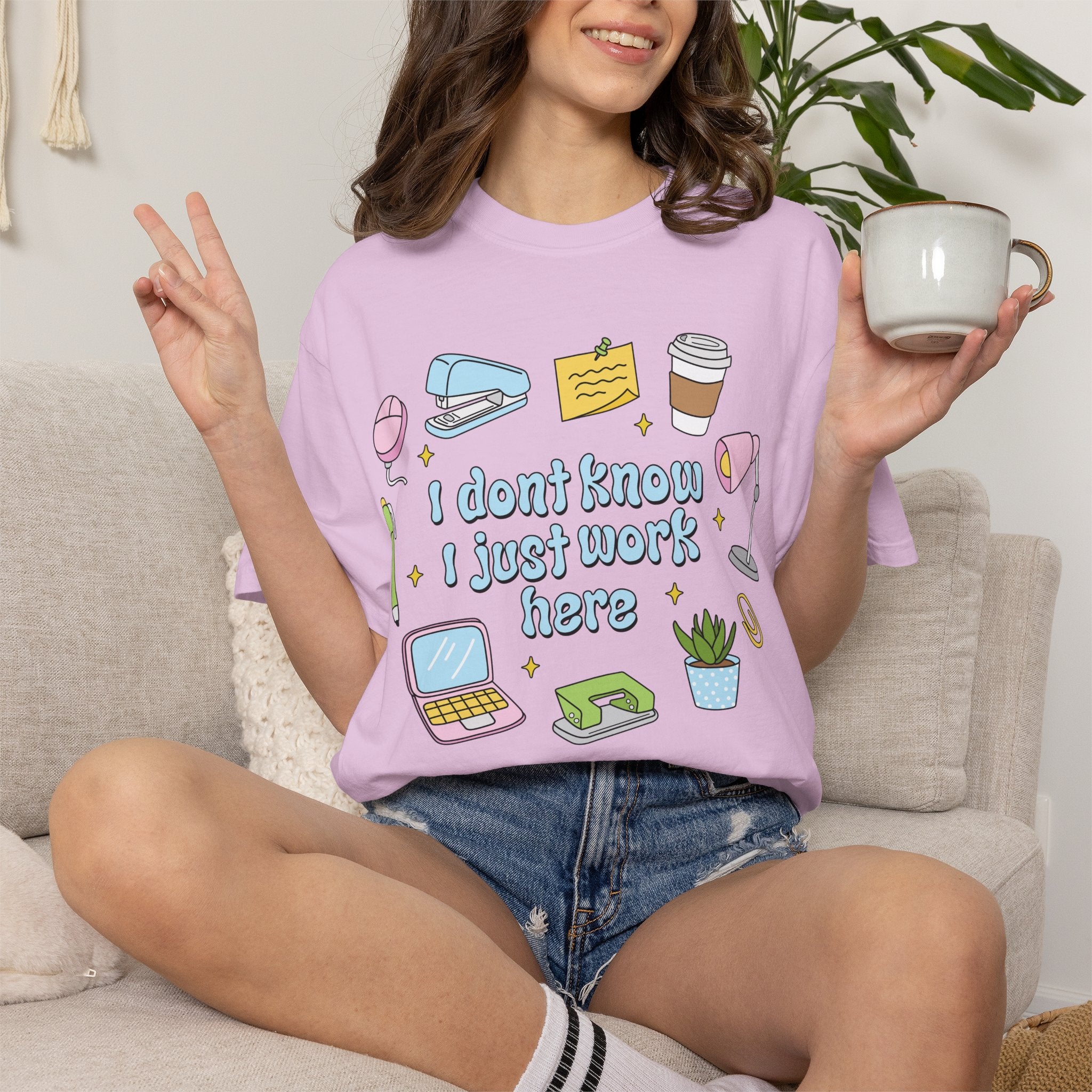 Graphic T-Shirt - I Don't Know I Just Work Here
