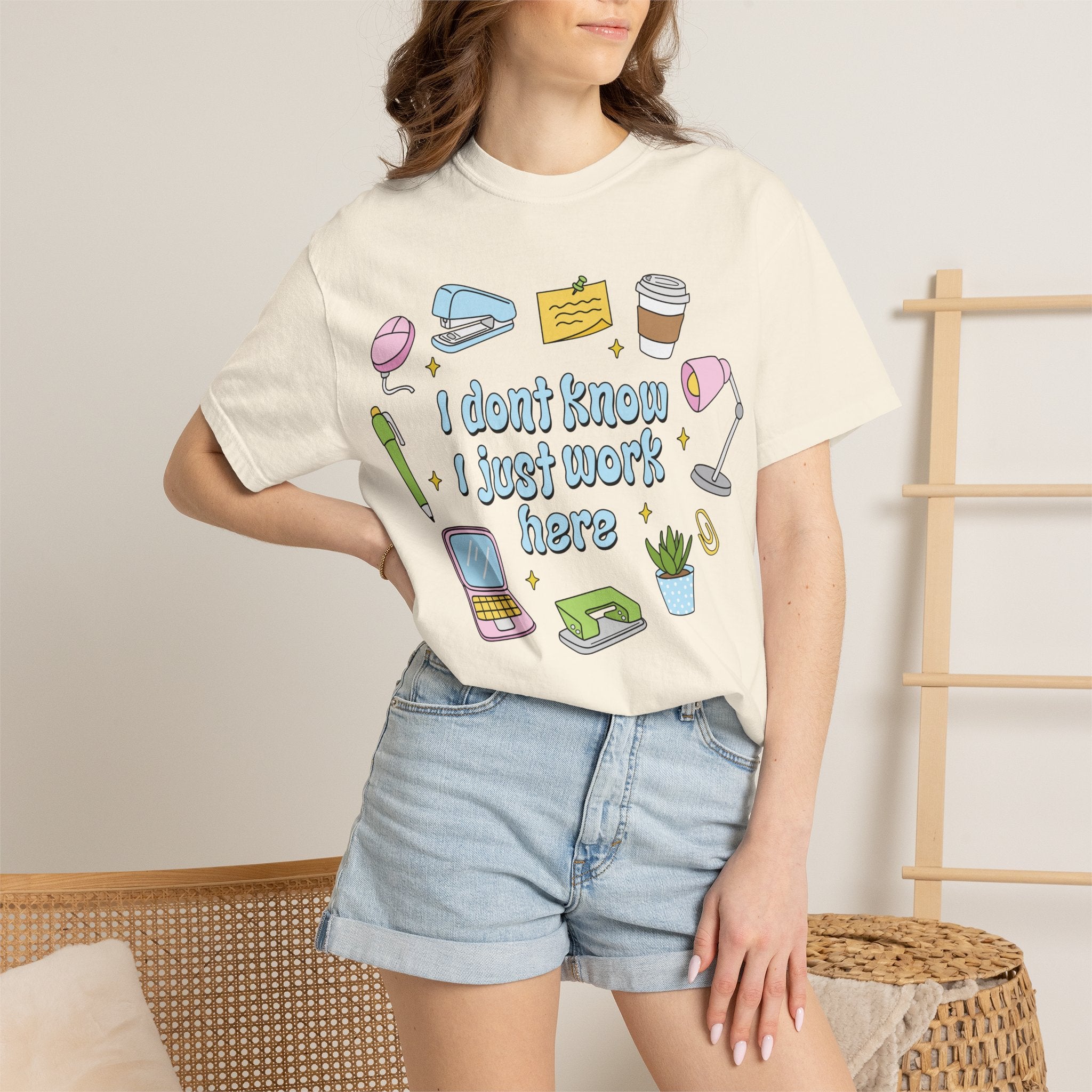 Graphic T-Shirt - I Don't Know I Just Work Here
