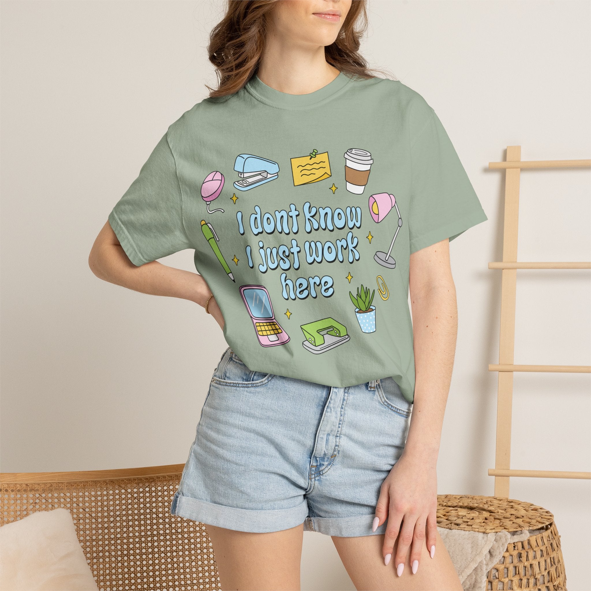 Graphic T-Shirt - I Don't Know I Just Work Here