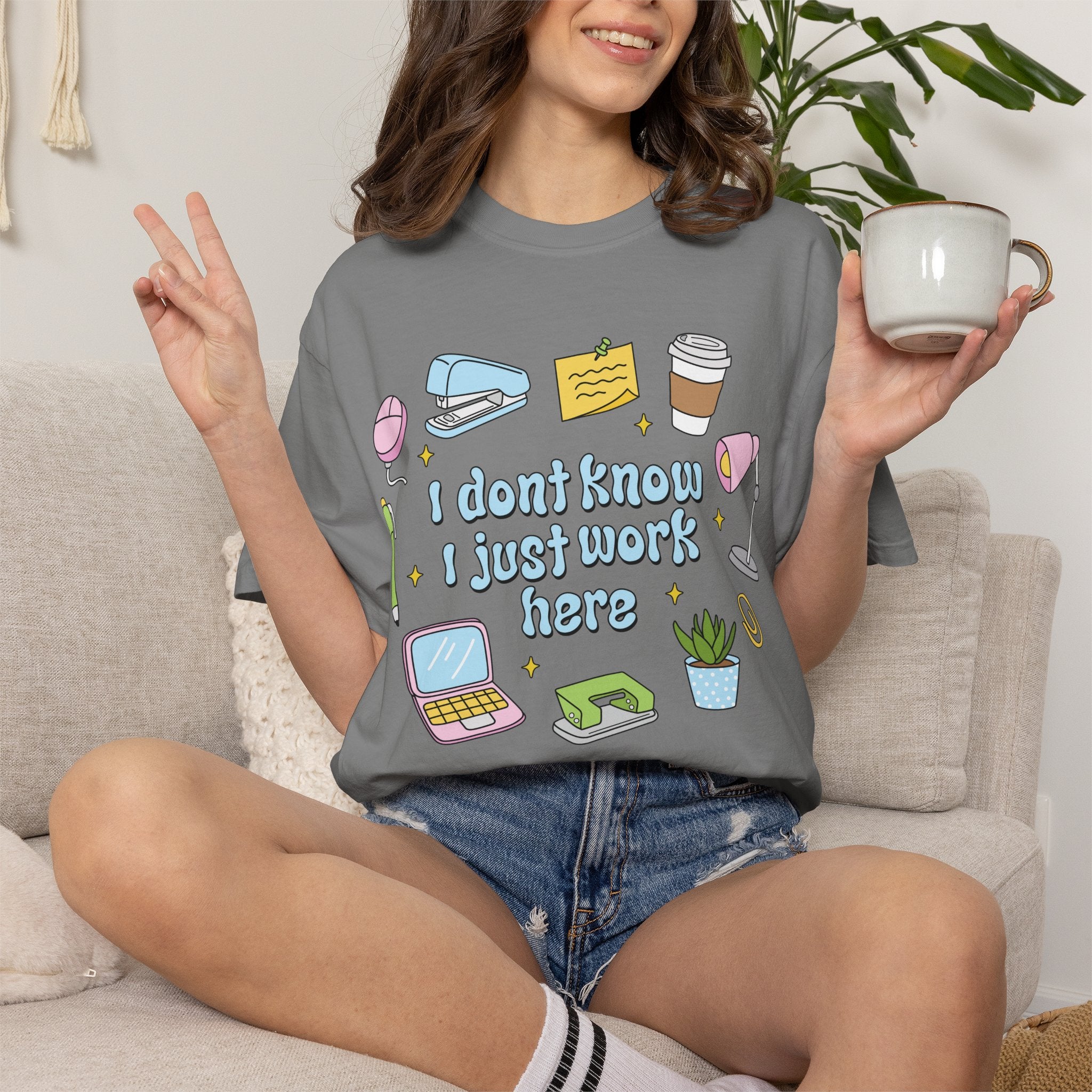 Graphic T-Shirt - I Don't Know I Just Work Here