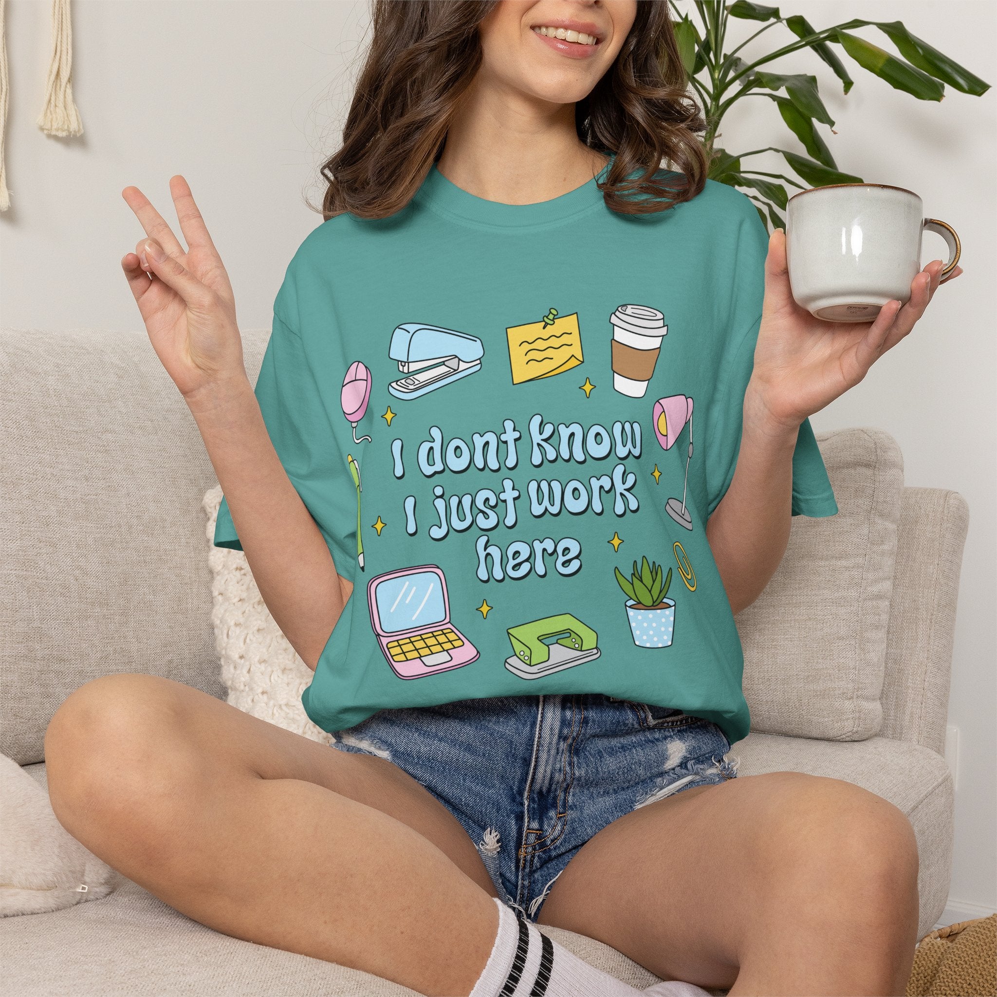 Graphic T-Shirt - I Don't Know I Just Work Here