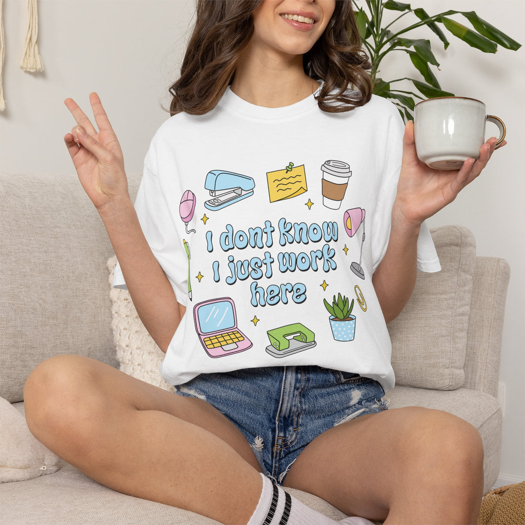 Graphic T-Shirt - I Don't Know I Just Work Here