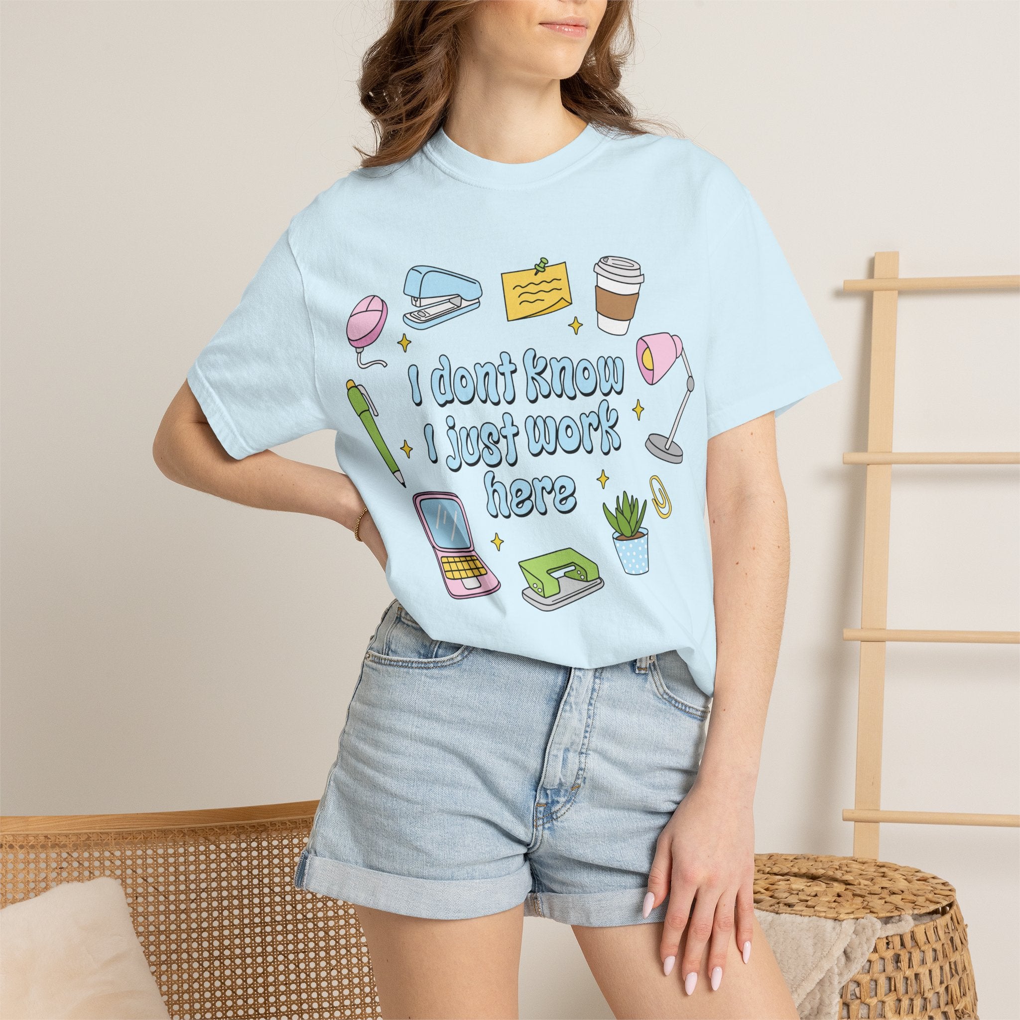 Graphic T-Shirt - I Don't Know I Just Work Here