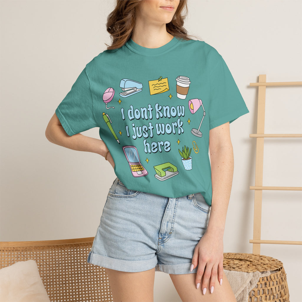 Graphic T-Shirt - I Don't Know I Just Work Here