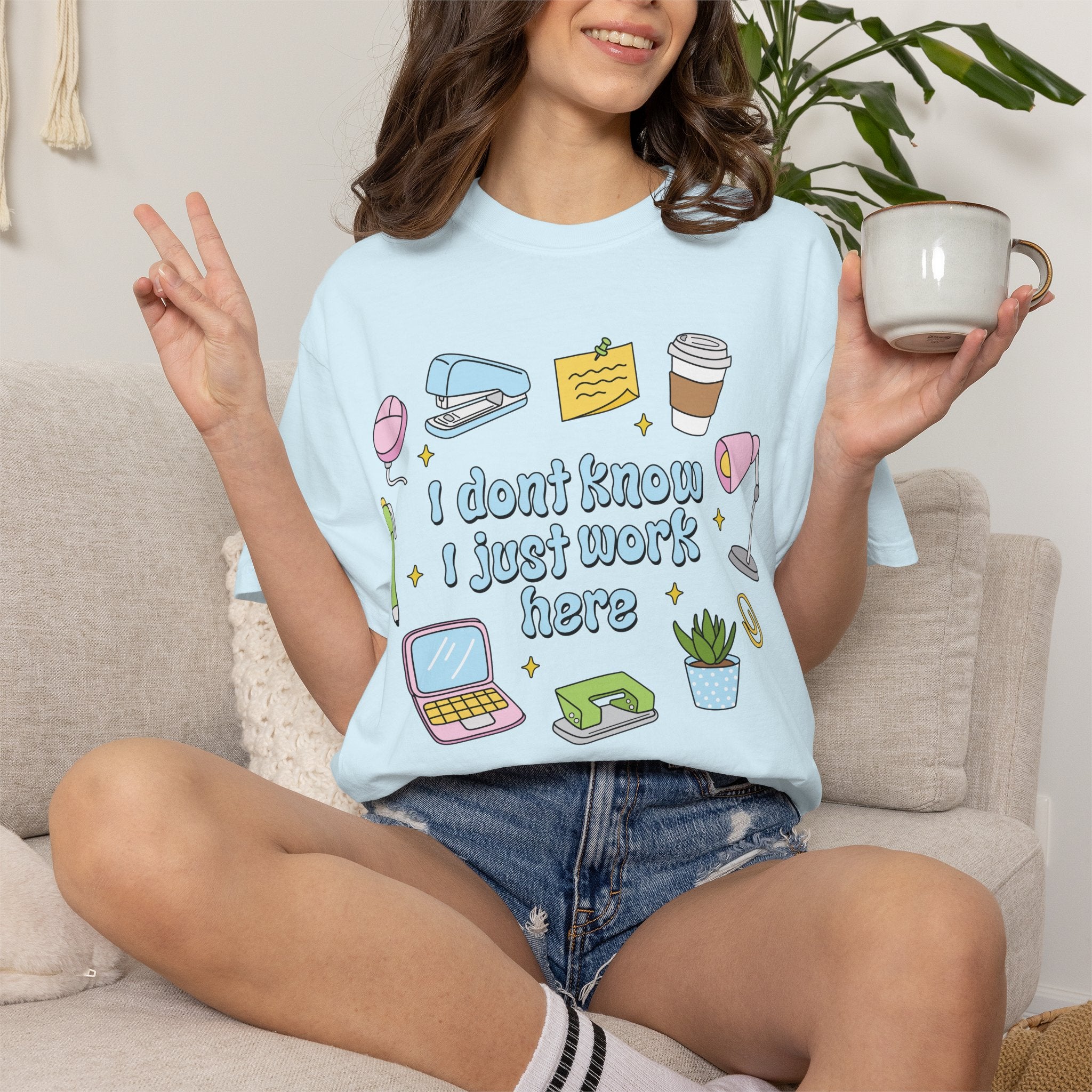 Graphic T-Shirt - I Don't Know I Just Work Here