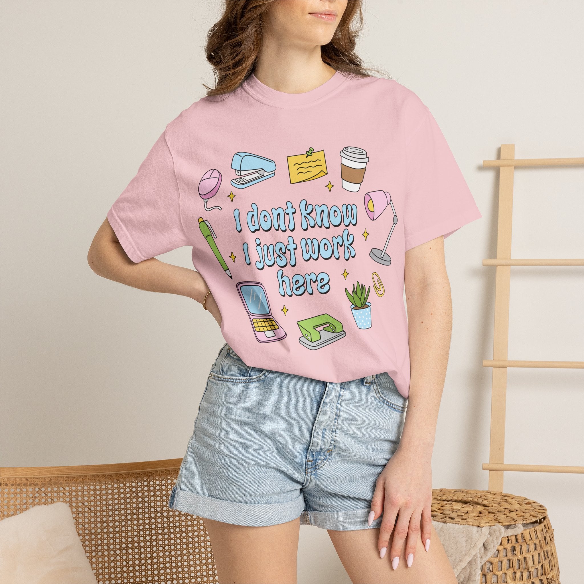 Graphic T-Shirt - I Don't Know I Just Work Here